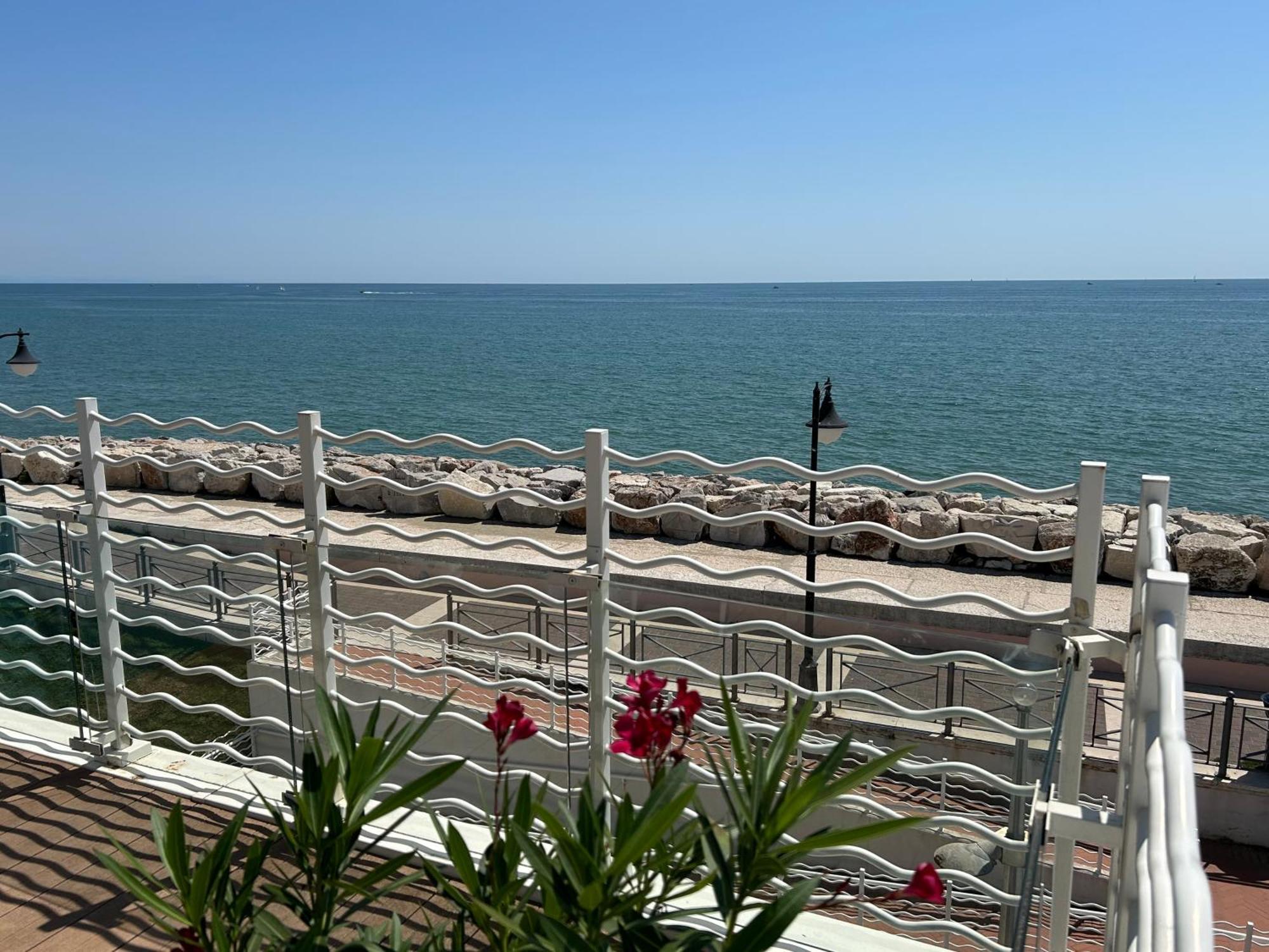 Ca Dell'Angelo - Caorle Aparthotel Exterior foto